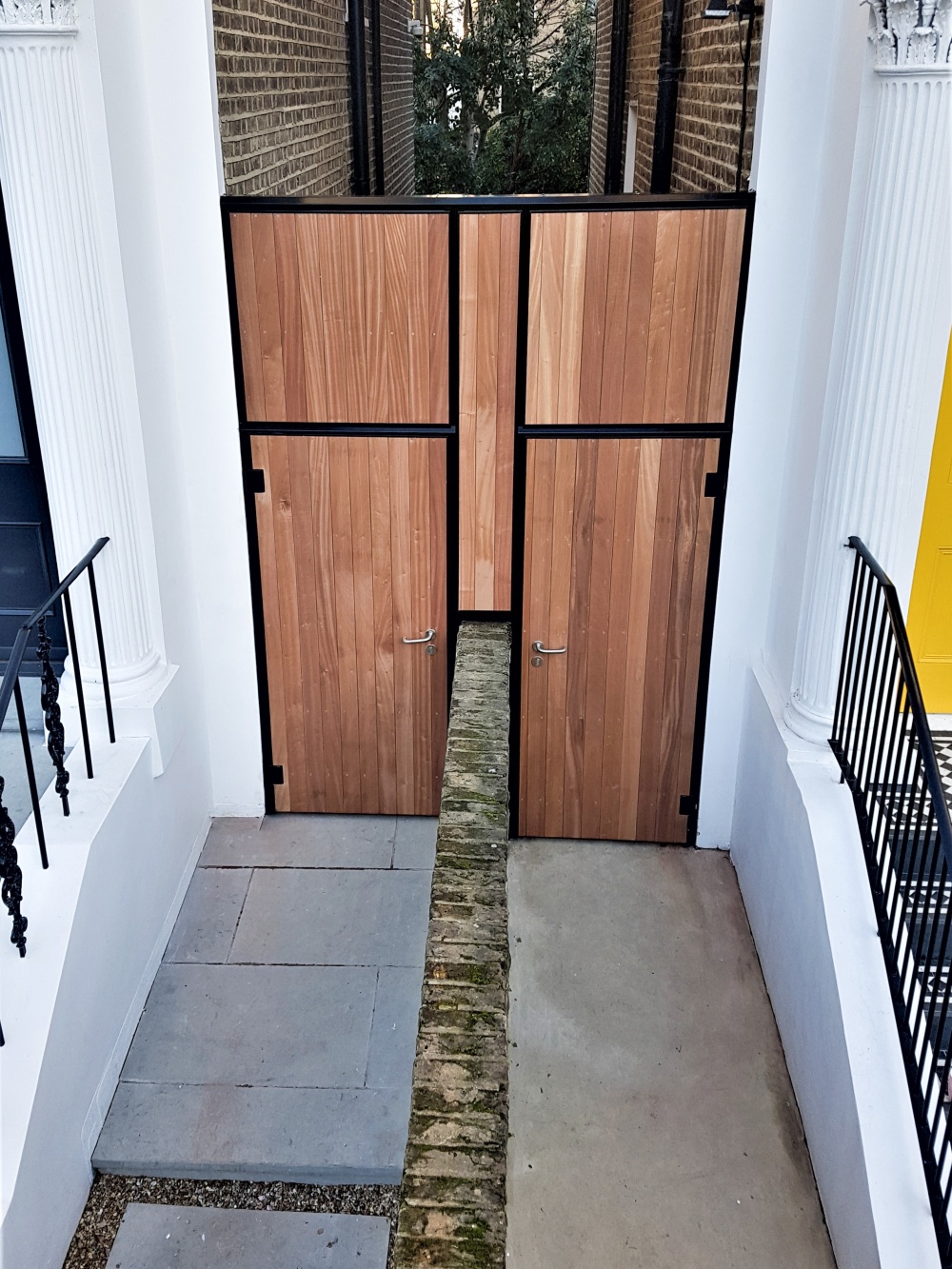 New wood-clad gates